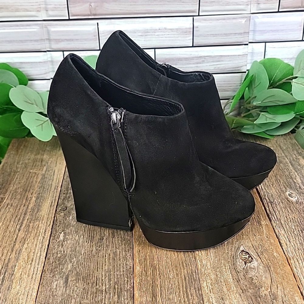 Boutique 9 suede platform heels Size 8.5